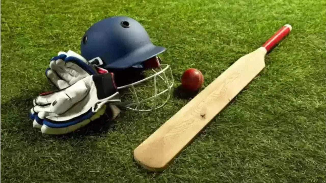 49 ఫోర్లు, 1 సిక్స్.. 140 బంతుల్లో ట్రిపుల్ సెంచరీ.. వన్డే క్రికెట్‌లో రికార్డుల మోత మోగించిన ప్లేయర్