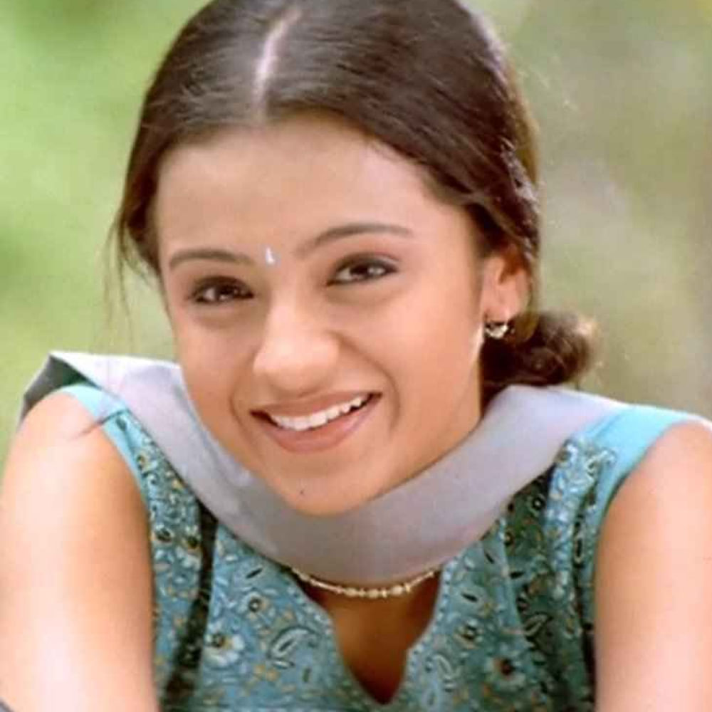 1999లో విడుదలైన జోడిలో త్రిష ఒక చిన్న రోల్ చేసింది. అది హీరోయిన్ కాకుండా చిన్న గెస్ట్ అప్పియరెన్స్ మాత్రమే. 2002లో వచ్చిన మౌనం పెసియధే (తమిళ్ సినిమా)లో హీరో సూర్య సరసన నటించింది. ఇదే ఆమెను హీరోయిన్‌గా పరిచయం చేసిన అసలైన తొలి సినిమా. ఈ సినిమా ద్వారా త్రిషకు మంచి గుర్తింపు వచ్చింది. 2003లో విడుదలైన వర్షం త్రిషకు తెలుగు ఇండస్ట్రీలో బిగ్ బ్రేక్ ఇచ్చింది. ఈ సినిమా బ్లాక్‌బస్టర్ అవ్వడంతో త్రిష టాలీవుడ్ టాప్ హీరోయిన్‌గా నిలిచింది. 