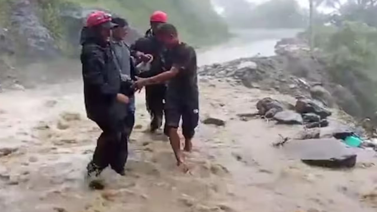 వరుసగా మూడు క్లౌడ్బర్స్ట్లు..! ఆరుగురు మృతి.. 11 మంది గల్లంతు