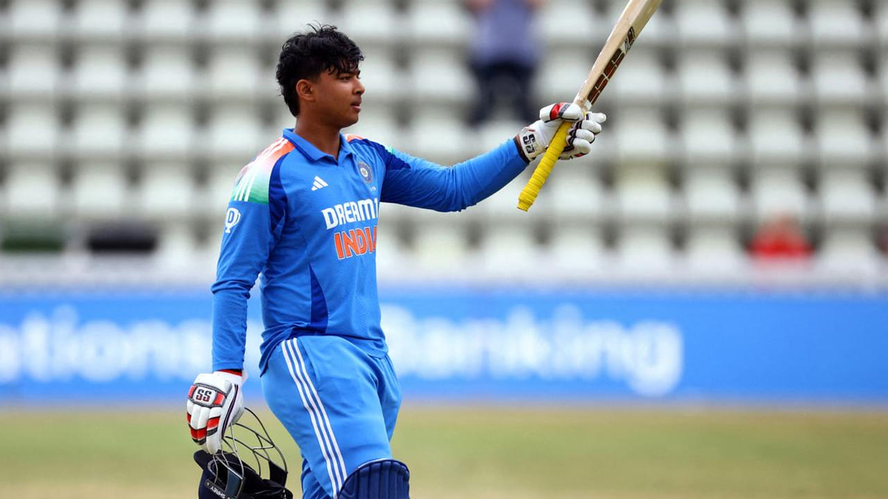 ఈ శిక్షణలో భాగంగా వైభవ్‌కు కేవలం బ్యాటింగ్‌లో సాంకేతిక మెళుకువలు మాత్రమే కాకుండా, మ్యాచ్‌లలో ఎలాంటి పరిస్థితులను ఎదుర్కోవాలనే దానిపై కూడా ప్రత్యేక శిక్షణ ఇవ్వనున్నారు. అతని బాల్య కోచ్ మనీష్ ఓఝా చెప్పిన ప్రకారం, బీసీసీఐ వైభవ్ సూర్యవంశీని అంతర్జాతీయ క్రికెట్ డిమాండ్‌లకు అనుగుణంగా పూర్తిగా సిద్ధం చేయడానికి ప్రయత్నిస్తోంది. ముఖ్యంగా, వైట్-బాల్ క్రికెట్‌లో అద్భుతమైన ప్రదర్శన కనబరిచే వైభవ్, టెస్ట్ క్రికెట్‌లో కూడా తన స్థిరత్వాన్ని పెంచుకోవడంపై దృష్టి సారించాల్సి ఉందని ఓఝా పేర్కొన్నారు.