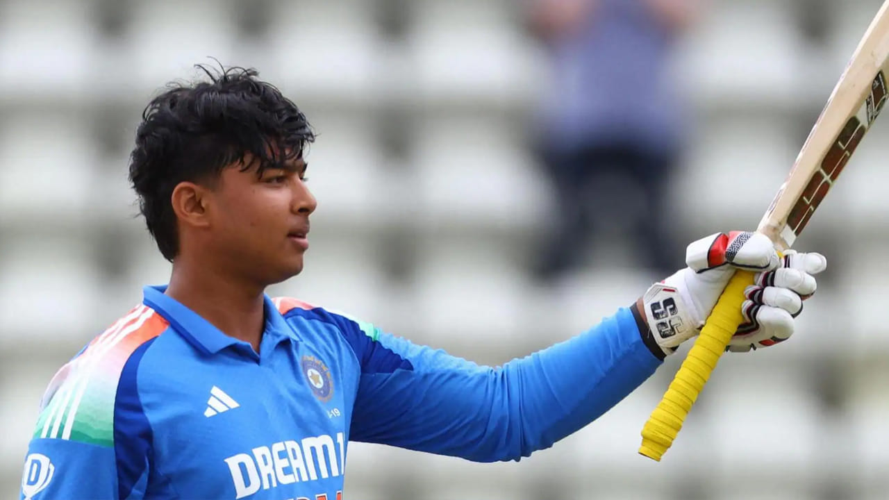 ఈ కార్యక్రమం కింద ఎంపికైన యువ ఆటగాళ్లలో ఒకరు వైభవ్ సూర్యవంశీ. 14 ఏళ్ల వైభవ్ ఇప్పటికే ఐపీఎల్‌లో తన అద్భుతమైన బ్యాటింగ్‌తో అందరి దృష్టిని ఆకర్షించాడు. రాజస్థాన్ రాయల్స్ తరపున ఆడుతూ, ఐపీఎల్‌లో అతి చిన్న వయసులో సెంచరీ సాధించిన ఆటగాడిగా రికార్డు సృష్టించాడు. అతని ఈ ప్రదర్శన బీసీసీఐని ఎంతగానో ఆకట్టుకుంది. దీని ఫలితంగా, బీసీసీఐ అతన్ని నేషనల్ క్రికెట్ అకాడమీ (NCA) లో ప్రత్యేక శిక్షణ కోసం ఎంపిక చేసింది.