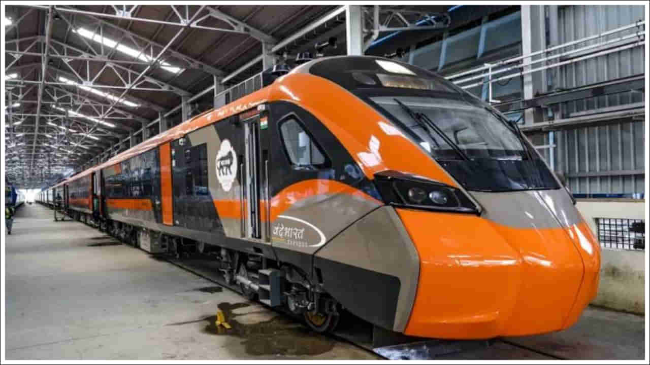 Vande Bharat Sleeper: వందే భారత్ స్లీపర్ రైలు పట్టాలెక్కేది అప్పుడే.. ప్రకటించిన రైల్వే మంత్రి..ఎలా ఉంటుందో తెలుసా?