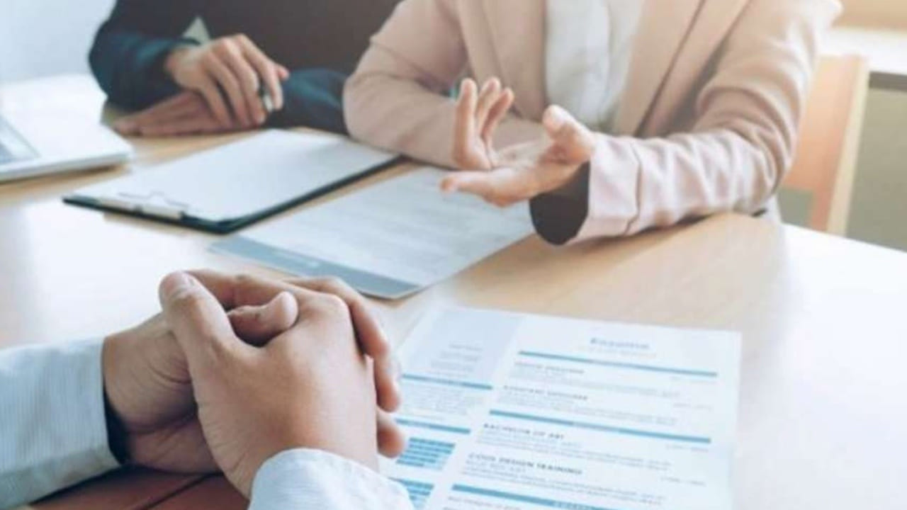 Vastu Tips: ఉద్యోగ ఇంటర్వ్యూలలో పదే పదే విఫలమవుతున్నారా? శుభ ఫలితాలు ఇచ్చే వాస్తు చిట్కాలు ఇవే..