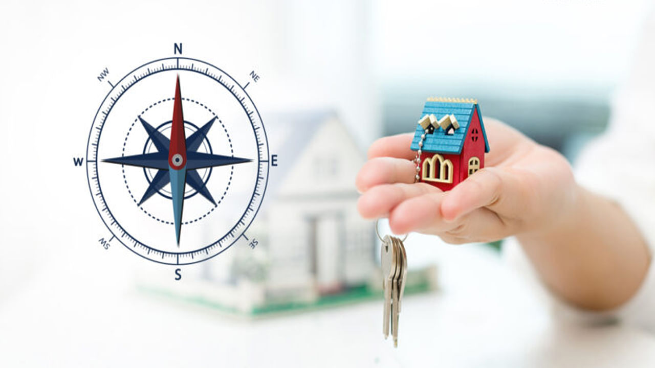 వంట గది అనేది వాస్తును చాలా ప్రభావితం చేస్తుంది. అందువలన వంట గది ఆగ్నేయ దిశలో ఉండి, తూర్పు దిశ వైపు తిరిగి వంట చేసే విధంగా వంట రూమ్ ఉండాలంట. సింక్, గ్యాస్ స్టవ్ దగ్గర దగ్గరగా ఉండకుండా చూసుకోవాలంట.