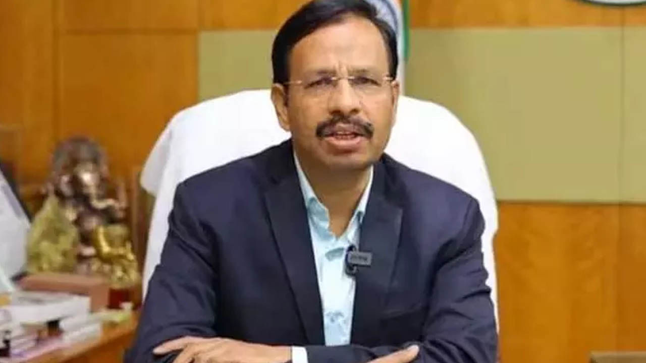 TGSRTC: ఆర్టీసీలో 3038 పోస్టుల భర్తీ.. వారితో అప్రమత్తంగా ఉండాలని సజ్జనార్ హెచ్చరిక..