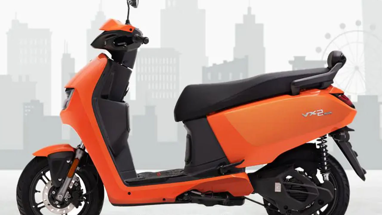 పరిధి 142 కి.మీ.: VIDA VX2 ప్లస్ 3.4kWh బ్యాటరీ ప్యాక్‌ను కలిగి ఉంది. రెండు తీసివేసుకునే బ్యాటరీలతో 142 కి.మీ రేంజ్‌ వరకు ఇవ్వగలదు. VX2 Go పోర్టబుల్ 2.2kWh బ్యాటరీ ప్యాక్‌ను కలిగి ఉంది. ఇది 92 కి.మీ వరకు పరిధిని ఇవ్వగలదు. స్కూటర్ 0 నుండి 80 శాతం వరకు ఛార్జ్ చేయడానికి దాదాపు ఆరు గంటలు పడుతుంది. అయితే పబ్లిక్ ఫాస్ట్ ఛార్జర్‌తో దీనిని 60 నిమిషాల్లో ఛార్జ్ చేయవచ్చు.