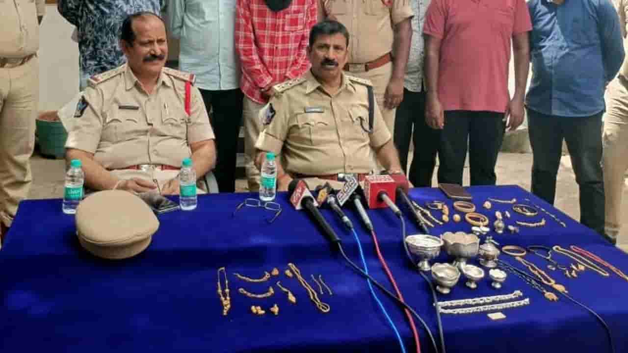 అన్నం పెట్టిన ఇంటికే కన్నం పెట్టిన యువతులు.. పోలీసుల విచారణలో సంచలనాలు!