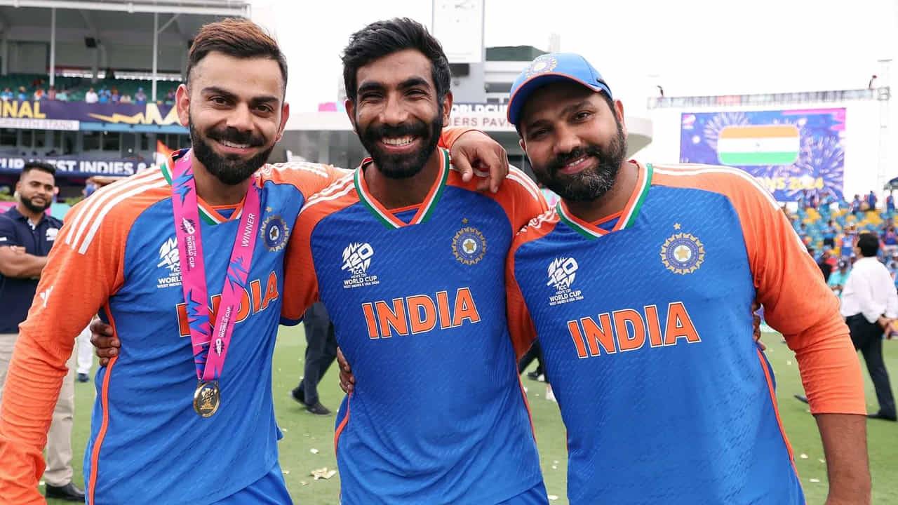 కాగా, ఈసారి అభిమానులు ఆసియా కప్లో ఇద్దరు కీలక ఆటగాళ్లను కోల్పోతున్నారు. విరాట్ కోహ్లీ, రోహిత్ శర్మ వంటి దిగ్గజాలు ఈ టోర్నమెంట్లో భాగం కావడం లేదని తెలిసిందే. ఈ ఇద్దరు ఆటగాళ్లు టీ20ఐ ఫార్మాట్ నుంచి రిటైర్ అయ్యారు. దీని కారణంగా వారిని జట్టులోకి ఎంపిక చేయరు.
