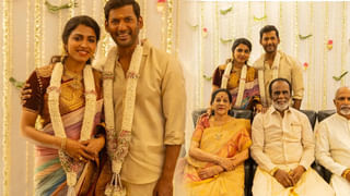 బ్లూ కలర్ చీరలో కుర్రాళ్లను క్లీన్ బౌల్డ్ చేస్తున్న హనీరోజ్.. చూస్తే ఫిదా అవ్వాల్సిందే