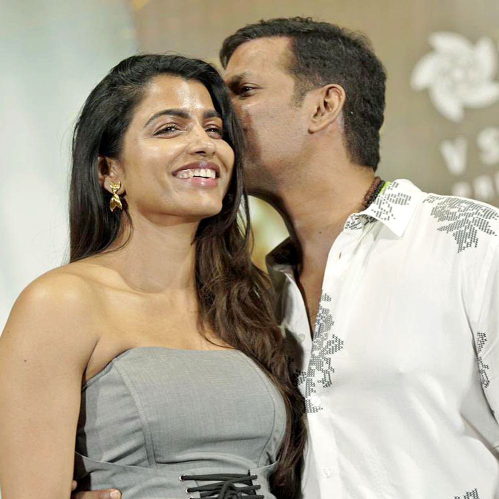 వరుస సినిమాలతో ఫుల్ బిజీగా గడిపేస్తున్నారు విశాల్. ఇదిలా ఉంటే విశాల్ పెళ్లి గురించి ఇప్పటికే ఎన్నో వార్తలు వచ్చాయి. గతంలో విశాల్ హైదరాబాద్ అమ్మాయితో ఎంగేజ్మెంట్ అయ్యింది. కానీ అది పెళ్లి వరకు వెళ్ళలేదు. 