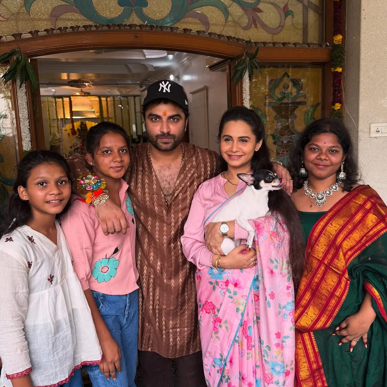  ఈ సందర్భంగా  విశ్వక్ సేన్ సోదరి వన్మయి హీరోకు రాఖీ కట్టి నోరూ తీపి చేసింది. ఇందుకు సంబంధించిన ఫొటోలను సోషల్ మీడియాలో షేర్ చేశాడు విశ్వక్ సేన్.
