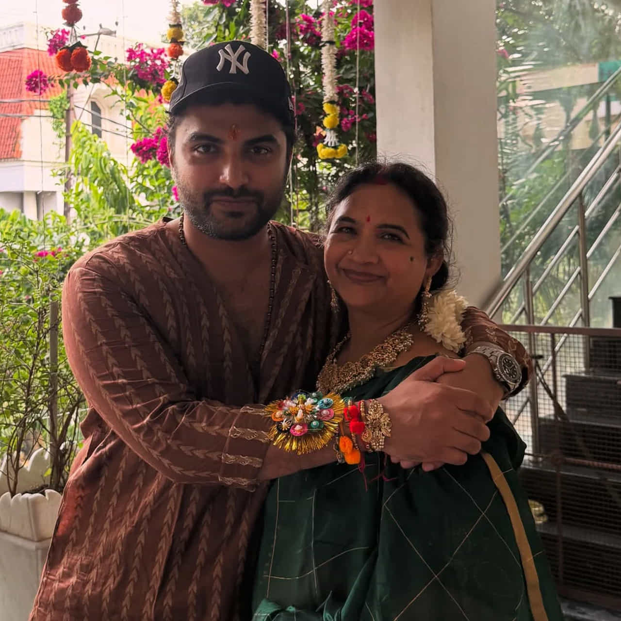 ప్రస్తుతం ఈ ఫొటోలు నెట్టింట తెగ వైరలవుతున్నాయి. ఈ ఫొటోల్లో ఎంతో అందంగా, క్యూట్ గా కనిపించారు విశ్వక్ సేన్, వన్మయి