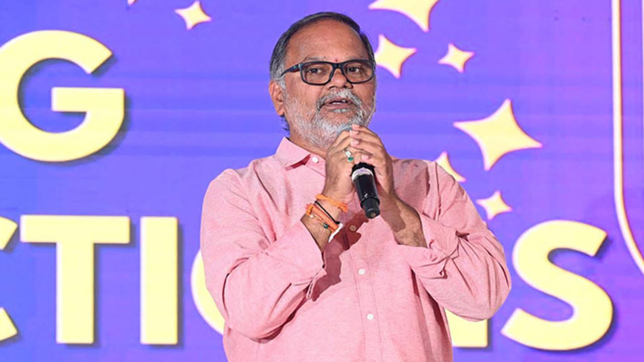 VN Aditya: సమ్మె పేరుతో కార్మికులకు పనిలేకుండా చేయకండి.. సమ్మె తీరుపై డైరెక్టర్ వి.ఎన్.ఆదిత్య..