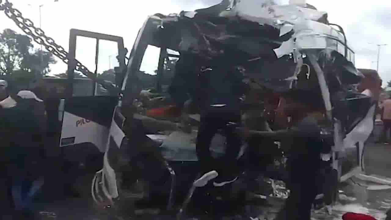 ఘోర ప్రమాదం.. ట్రక్కును ఢీకొట్టిన బస్సు.. 10మంది యాత్రికులు మృతి, 35మందికి సీరియస్