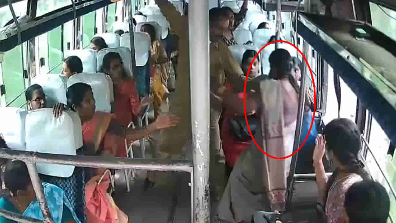 Watch Video: కదులుతున్న బస్సులో నుంచి పడిపోయిన మహిళ.. ఆ తర్వాత జరిగిందిదే! వీడియో వైరల్