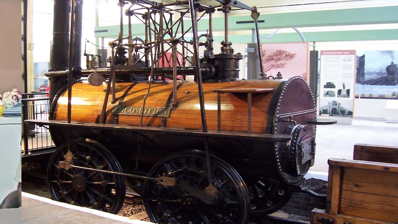 ప్రపంచంలోని ప్రతి మూలలో రైల్వే పట్టాల నెట్‌వర్క్ ఉంది. ప్రపంచంలోని చాలా దేశాలలో రైల్వే నెట్‌వర్క్ ఉపయోగిస్తున్నారు. భారతదేశంతోపాటు ప్రపంచంలోని చాలా దేశాల ప్రజలు ప్రజా రవాణాగా రైళ్లను వినియోగిస్తున్నారు. భారతదేశంలో రైల్వే నెట్‌వర్క్ వేగంగా విస్తరించింది. భారత్ ప్రపంచంలో నాల్గవ అతిపెద్ద రైలు నెట్‌వర్క్‌గా అవతరించింది. కానీ ప్రపంచంలో మొదటి రైలు ఎక్కడ నడిచిందో? ఆ రైలు పేరు ఏమిటో మీకు తెలుసా?