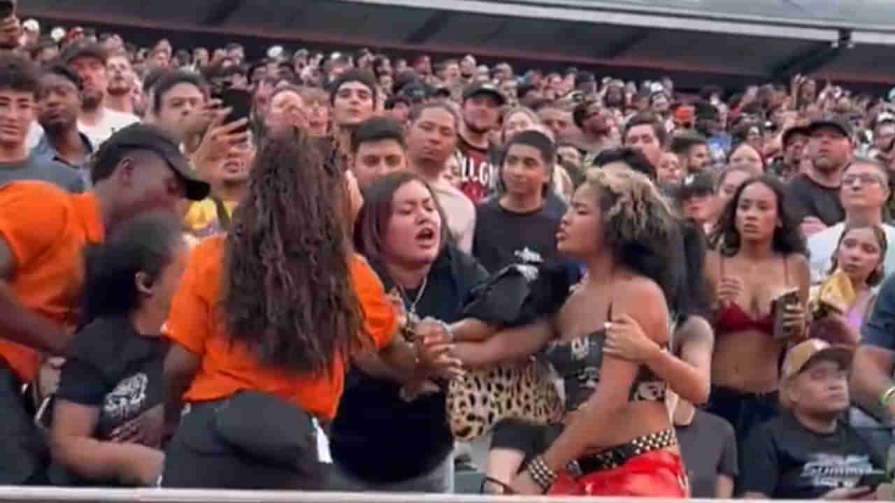 Viral Video: రింగ్‌లో ఫైట్‌ ఏంది బ్రో.. ఇది చూడండి.. WWE ఈవెంట్‌లో పొట్టుపొట్టు కొట్టుకున్న అమ్మాయిలు!