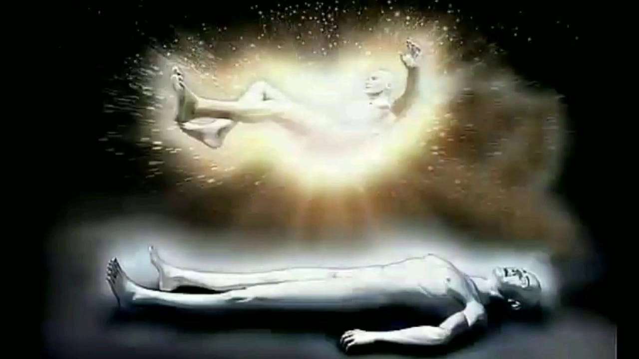 ఇక కొద్ది క్షణాల్లో ప్రాణం పోతుంది అనే సమయానికి ఇద్దరు యమధూతలు కనిపిస్తారంట. వారు, చాలా భయంకరంగా ఉంటారంట. పెద్ద పెద్ద గోర్లతోటి, నల్లగా, సరిగ్గా లేని తల, శరీరా ఆకృతి చాలా భయంకరంగా ఉంటుందంట. చనిపోయే వ్యక్తులు వారిని చూసి చాలా భయపడిపోతారంట. దీంతో కొంత మంది చనిపోయే ముందు వారిని చూసి భయపడి బిగ్గరగా అరవడం, మల మూత్ర విసర్జన చేయడం చేస్తుంటారంట.