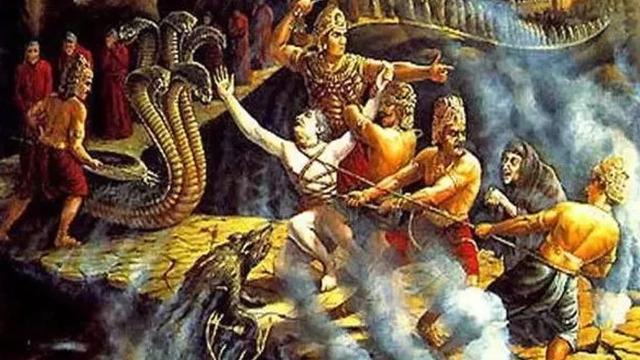 ఇక చనిపోయిన వెంటనే ఆత్మలను యమదూతలు యమధర్మ రాజు వద్దకు తీసుకెళ్లడానికి కనీసం 47 రోజులు పడుతుందంట. ఈ సమయంలో వారు ఆత్మను తీసుకెళ్లే క్రమంలో, యమదూతలను చాలా ఇబ్బంది పెడతారంట, దీంతో వారు ఆత్మలను కొట్టడం, బెదిరించడం లాంటివి చేస్తారంట. అంతే కాకుండా ఆత్మలకు నరకంలో జరిగే శిక్షల గురించి కూడా చెబుతారంట. దీంతో ఆత్మలు చాలా ఏడుస్తూ నన్ను తీసుకెళ్ల వద్దు అంటూ ప్రాధేయపడతాయంట.