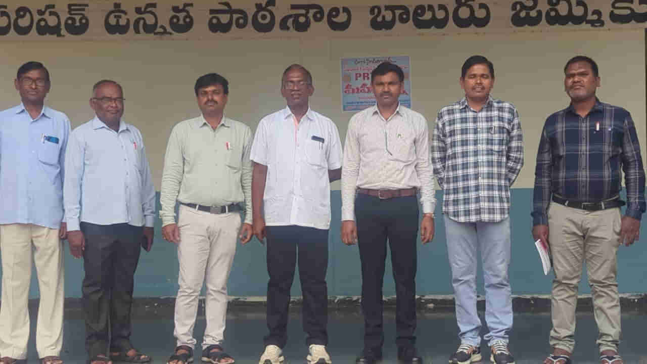 ఒకే సర్కార్ బడిలో టీచర్లుగా ఏకంగా ఏడుగురు పూర్వ విద్యార్ధులు..! మస్త్ థ్రిల్ అంటూ ఆనందం..