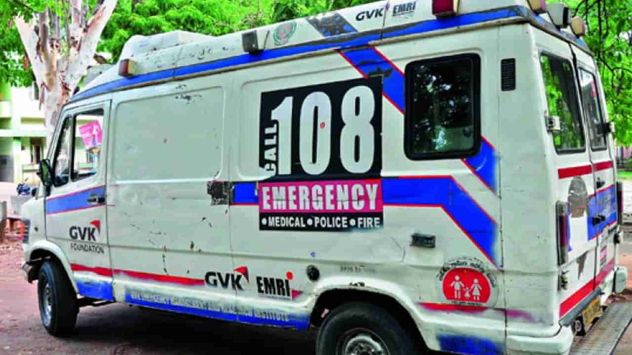 Andhra: అయ్యో దేవుడా.. మార్గ మధ్యలో నిలిచిపోయిన అంబులెన్స్.. పాపం బాలిక..!