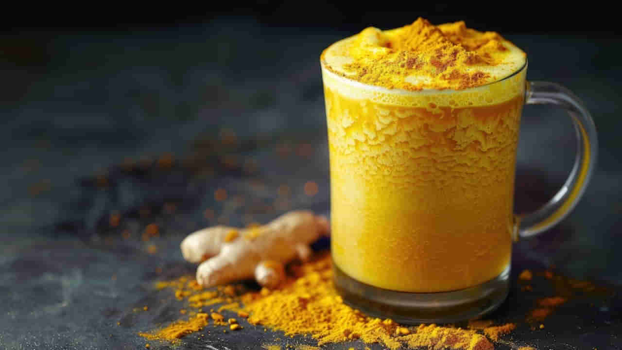 Turmeric Milk: రాత్రిపూట పాలలో పసుపు వేసుకుని తాగుతున్నారా? 5 అమేజింగ్ బెనిఫిట్స్ ఇవే..