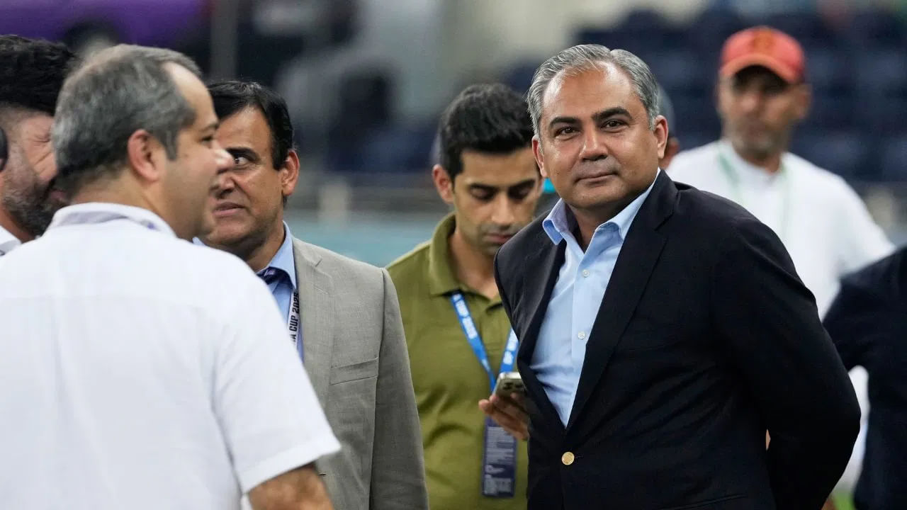 IND Vs PAK: ఇలా ఉన్నావేంట్రా.. వీడ్ని మెంటల్ ఆస్పత్రిలో చూపించండ్రా.. ట్రోఫీని దొబ్బేసి ఒక్క కండీషన్‌తో