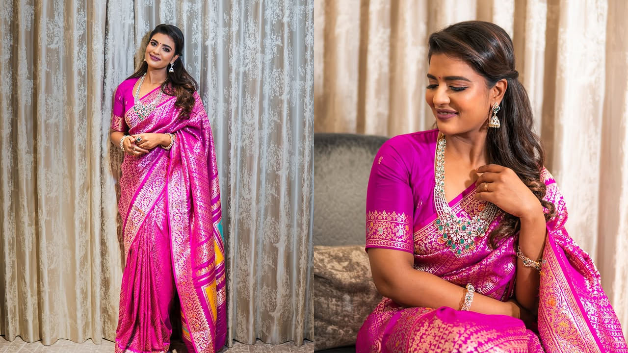 ఇక ఎప్పుడూ సోషల్ మీడియాలో యాక్టీవ్‌గా ఉండే ఈ చిన్నది తన వరస ఫొటో షూట్స్‌తో ఫ్యాన్స్‌ను అట్రాక్ట్ చేసుకుంటుంది. తాజాగా చీరలో చూడటానికి చాలా అందంగా కనిపిస్తూ అందరినీ ఆకట్టుకుంది. ప్రస్తుతం దీనికి సంబంధించిన ఫొటోలు నెటిజన్స్ ను తెగ ఆకట్టుకుంటున్నాయి.