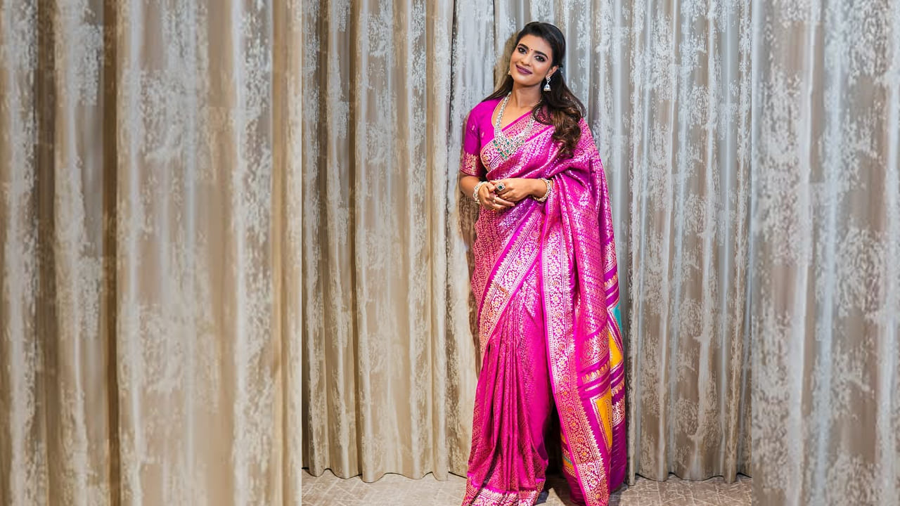 గులాబీ రంగు చీరలో, సింపుల్ లుక్‌లో తన అందాలతో రచ్చ చేసింది. ప్రస్తుంతం ఈ ఫొటోలు నెట్టింట తెగ వైరల్ అవుతున్నాయి. దీంతో వీటిని చూసిన తన ఫ్యాన్స్ అచ్చం తెలుగు అమ్మాయిలా చూడటానికి చాలా బాగున్నావంటూ కామెట్స్ చేస్తున్నారు.