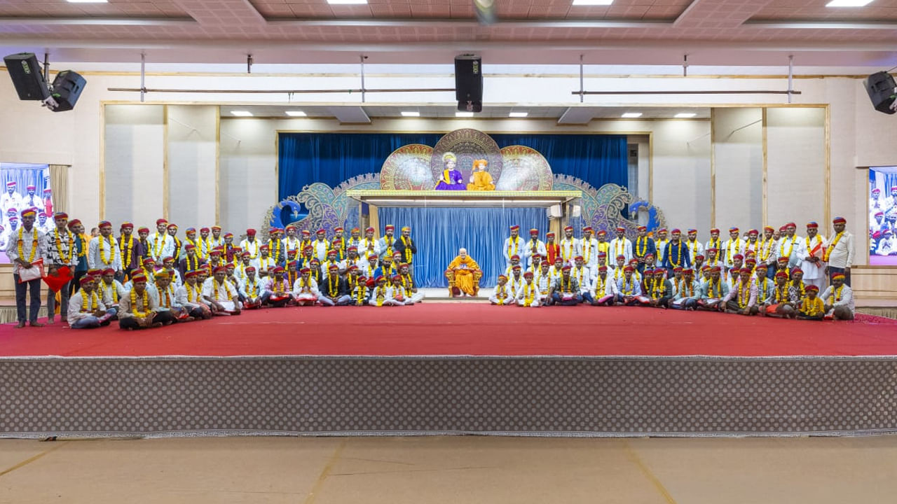 అట్టహాసంగా స్వామినారాయణ ఆలయ ప్రారంభోత్సవం.. కళాకారులకు దక్కిన అరుదైన రాజ గౌరవం