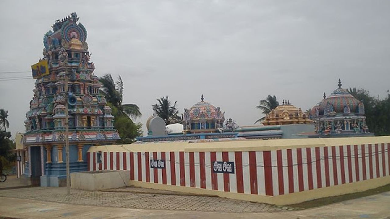 అక్షయపురేశ్వర ఆలయం: తమిళనాడులోని విలంకుళంలో ఉన్న ఈ ఆలయం శివుడికి అంకితం చేయబడింది. కాళ్ళ నొప్పి, వివాహ ప్రతిపాదనలలో అడ్డంకులు. గ్రహ దోషాలతో బాధపడేవారికి ప్రయోజనకరంగా పరిగణించబడుతుంది. ఈ ఆలయంలో శని దోషం పోవడానికి కూడా నివారణ పూజలు చేస్తారు. అంటే శని దోషం ఉన్నవారు కూడా వెళ్ళవచ్చు.