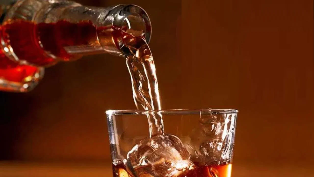 సిగరేట్లపై 40 శాతం GST.. మద్యంపై మాత్రం నో GST.. ఎందుకంటే?