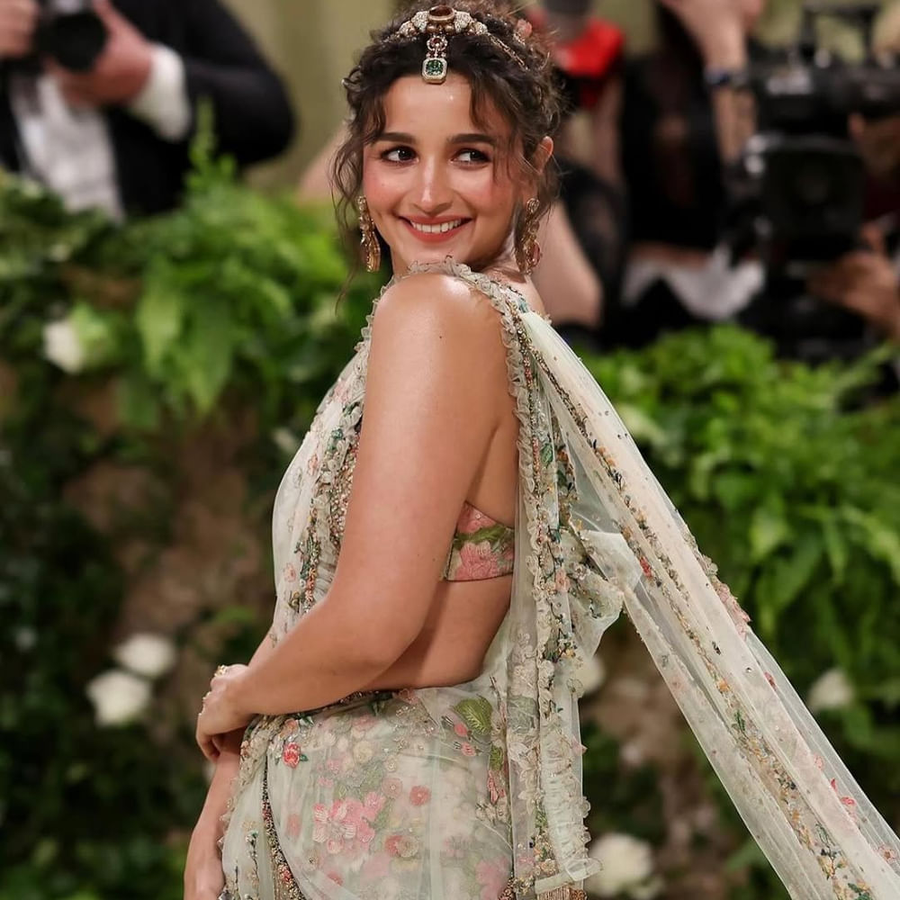 ఆల్ఫా కోసం ఆలియా అలాగే వెయిట్‌ చేస్తున్నారు. సన్నీ సంస్కారీ కి తులసి కుమారి కోసం జాన్వీ కూడా అంతే ఈగర్‌గా వెయిట్‌ చేస్తున్నారు. రానున్న సినిమాలైనా తమ అభిమాన హీరోయిన్లకు బంపర్‌ హిట్‌ కావాలని కోరుకుంటున్నారు ఫ్యాన్స్. 
