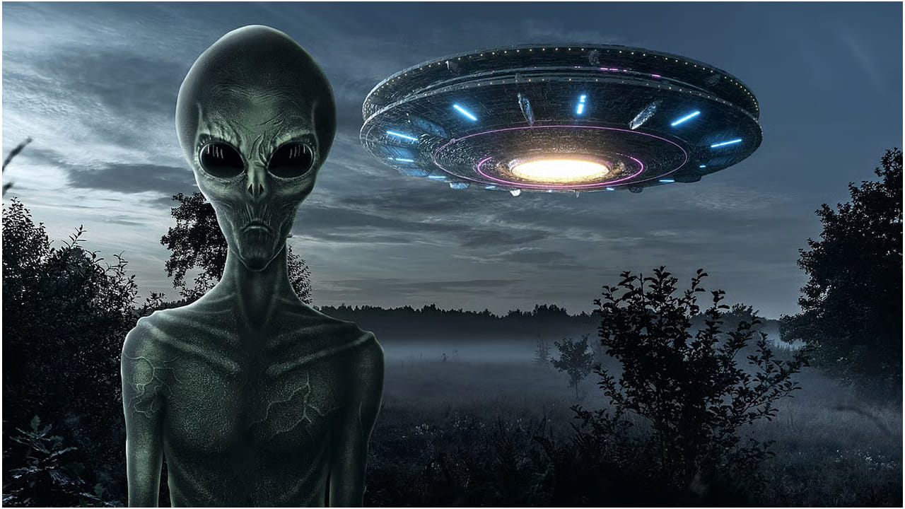 ఈ వస్తువును మొదట చిలీలోని 'ఆస్టరాయిడ్ టెర్రెస్ట్రియల్-ఇంపాక్ట్ లాస్ట్ అలర్ట్ సిస్టమ్' (ATLAS) టెలిస్కోప్ గుర్తించింది. దీనికి "3I/ATLAS" అని పేరు పెట్టారు. ఇది మాన్‌హట్టన్ నగర పరిమాణంలో ఉన్నట్టుగా శాస్త్రవేత్తలు అంచనా వేశారు. ఇది గంటకు 60 కిలోమీటర్ల కంటే ఎక్కువ వేగంతో భూమి వైపు ప్రయాణిస్తోందని, దీని కదలికలు సాధారణ ధూమకేతువుల కదలికలకు భిన్నంగా ఉన్నాయని వారు తెలిపారు.