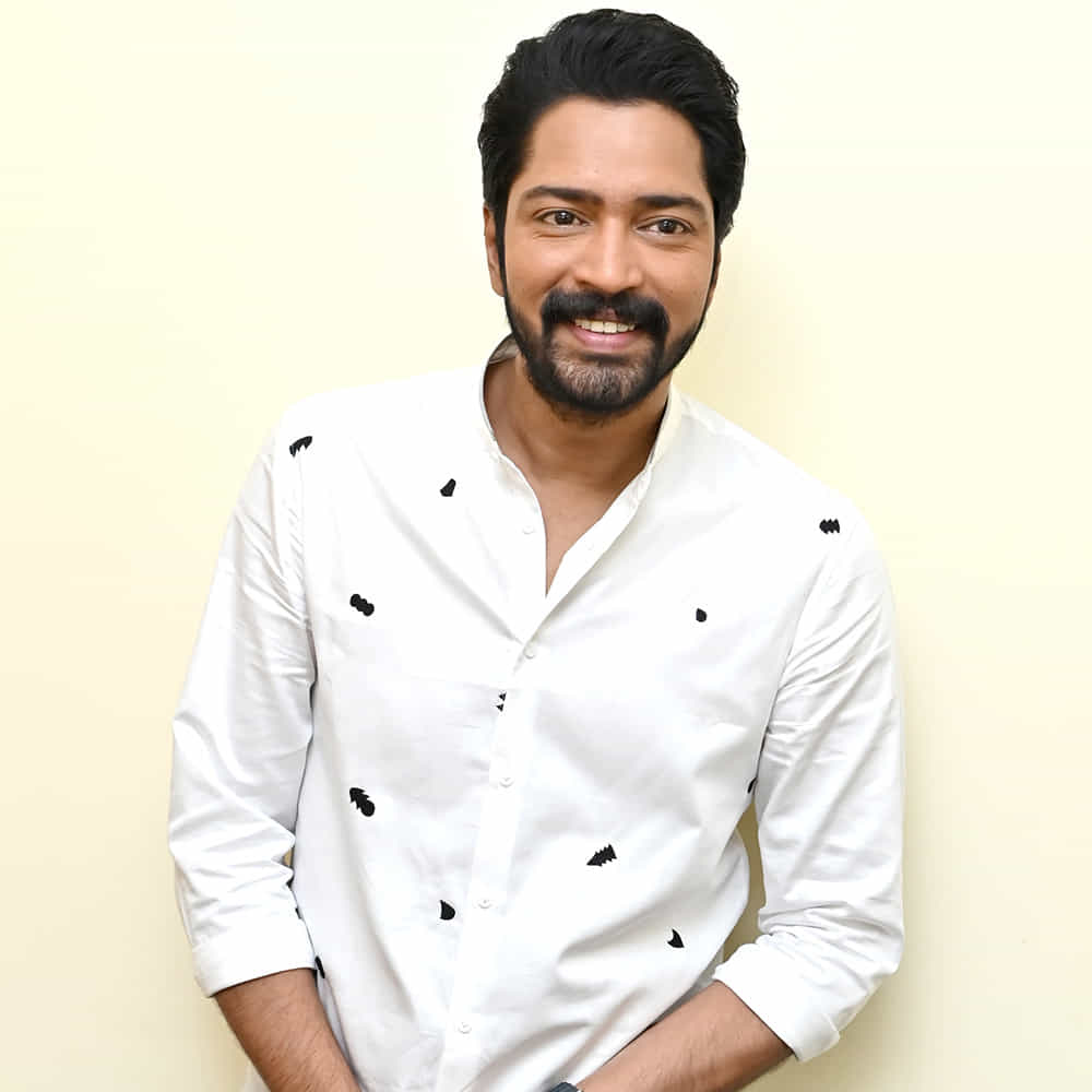 ఎప్పుడూ కామెడీ సినిమాలే ఏం చేస్తాం.. అప్పుడప్పుడూ కొత్తగా ట్రై చేస్తేనే కదా మనలో ఉన్న నటుడికి కూడా పని చెప్పినట్లు ఉంటుంది అంటున్నారు అల్లరి నరేష్. నాంది నుంచి ఆయన చేస్తున్నది ఇదే. మధ్య మధ్యలో కామెడీ ట్రై చేస్తున్నా.. ఈ మధ్య ఎక్కువగా విభిన్నమైన కాన్సెప్ట్స్ వైపు అడుగులేస్తున్నారు నరేష్.