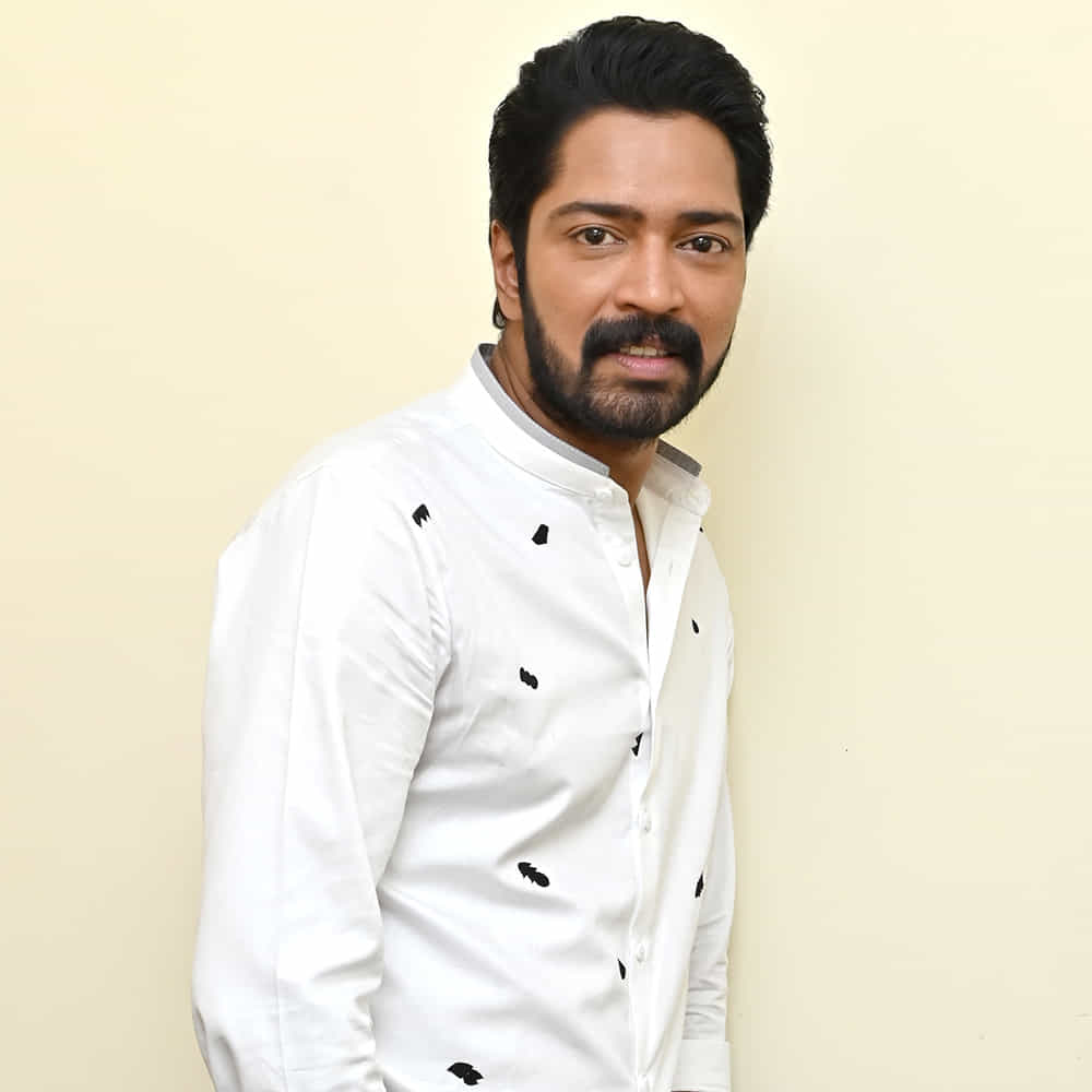 నాందీ తర్వాత పూర్తిగా మారిపోయారు అల్లరి నరేష్. హిట్టు ఫ్లాపులతో సంబంధం లేకుండా కొత్తగానే ప్రయత్నిస్తున్నారు. ఈ కోవలోనే ప్రస్తుతం ఆల్కహాల్, 12ఏ రైల్వే కాలనీ సినిమాలు వస్తున్నాయి.