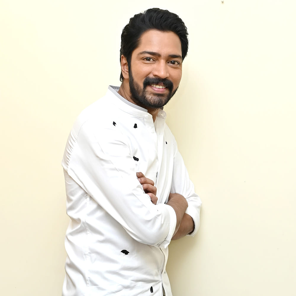 ఆల్కహాల్ కచ్చితంగా తన కెరీర్‌కు బ్రేక్ ఇస్తుందని బాగా నమ్ముతున్నారీయన.. అలాగే పొలిమేర ఫేమ్ అనిల్ విశ్వనాథ్ కథ అందిస్తున్న 12ఏ రైల్వే కాలనీపైనా బాగానే ఆశలు పెట్టుకున్నాడు అల్లరోడు. 