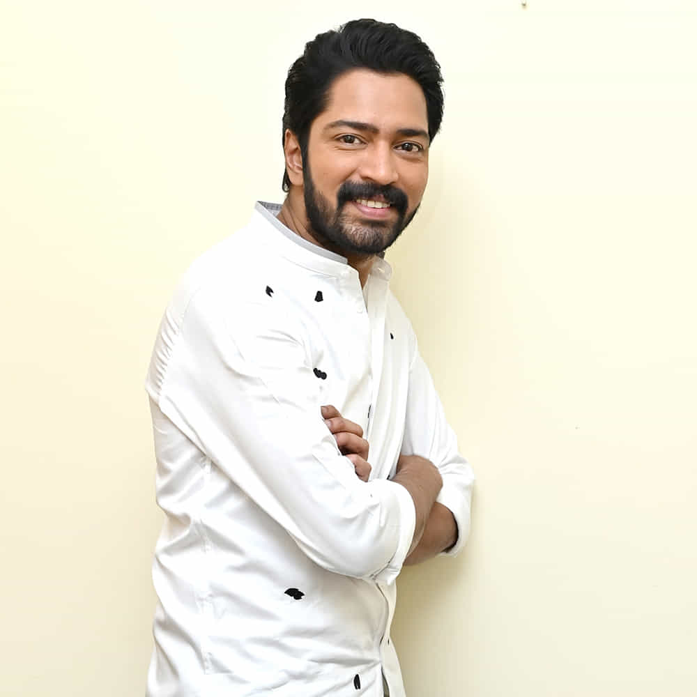ఆల్కహాల్ కచ్చితంగా తన కెరీర్కు బ్రేక్ ఇస్తుందని బాగా నమ్ముతున్నారీయన.. అలాగే పొలిమేర ఫేమ్ అనిల్ విశ్వనాథ్ కథ అందిస్తున్న 12ఏ రైల్వే కాలనీపైనా బాగానే ఆశలు పెట్టుకున్నాడు అల్లరోడు.