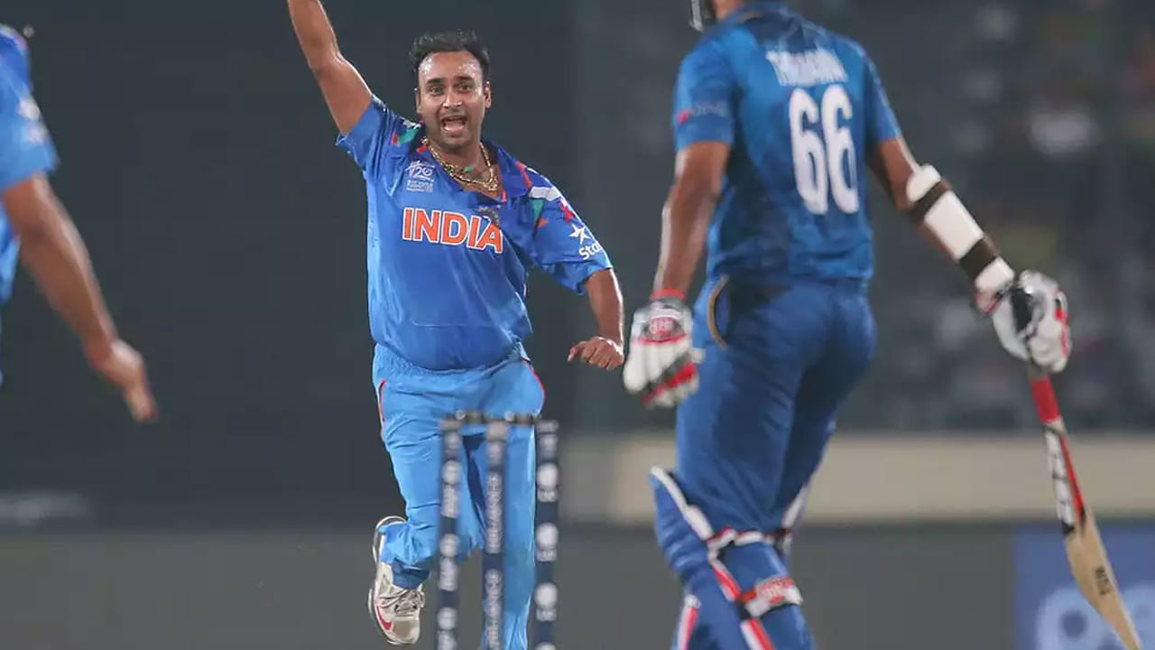 అమిత్ మిశ్రా అంతర్జాతీయ కెరీర్ గురించి చెప్పాలంటే, అతను భారతదేశం తరపున 22 టెస్టులు, 36 వన్డేలు, 10 టీ20 అంతర్జాతీయ మ్యాచ్లు ఆడాడు. ఇందులో అతను మొత్తం 156 వికెట్లు పడగొట్టాడు. 2008లో మొహాలిలో తన టెస్ట్ అరంగేట్రంలో, అమిత్ మిశ్రా ఆస్ట్రేలియాపై అద్భుతమైన బౌలింగ్ను ప్రదర్శించాడు. 5 వికెట్లు పడగొట్టాడు. అతను టీం ఇండియా తరపున అనేక మ్యాచ్లను గెలిచాడు. అమిత్ మిశ్రా ఐపీఎల్లో తన పేరు మీద ఒక ఘనతను కలిగి ఉన్నాడు. అది ఇప్పటివరకు పునరావృతం కాలేదు. ఐపీఎల్ చరిత్రలో మూడుసార్లు హ్యాట్రిక్ తీసిన ఏకైక క్రికెటర్ ఈ బౌలర్. ఈ లీగ్ చరిత్రలో అత్యంత విజయవంతమైన బౌలర్లలో అతను ఒకడు. మొత్తం 162 ఐపీఎల్ మ్యాచ్లు ఆడి 174 వికెట్లు పడగొట్టాడు.