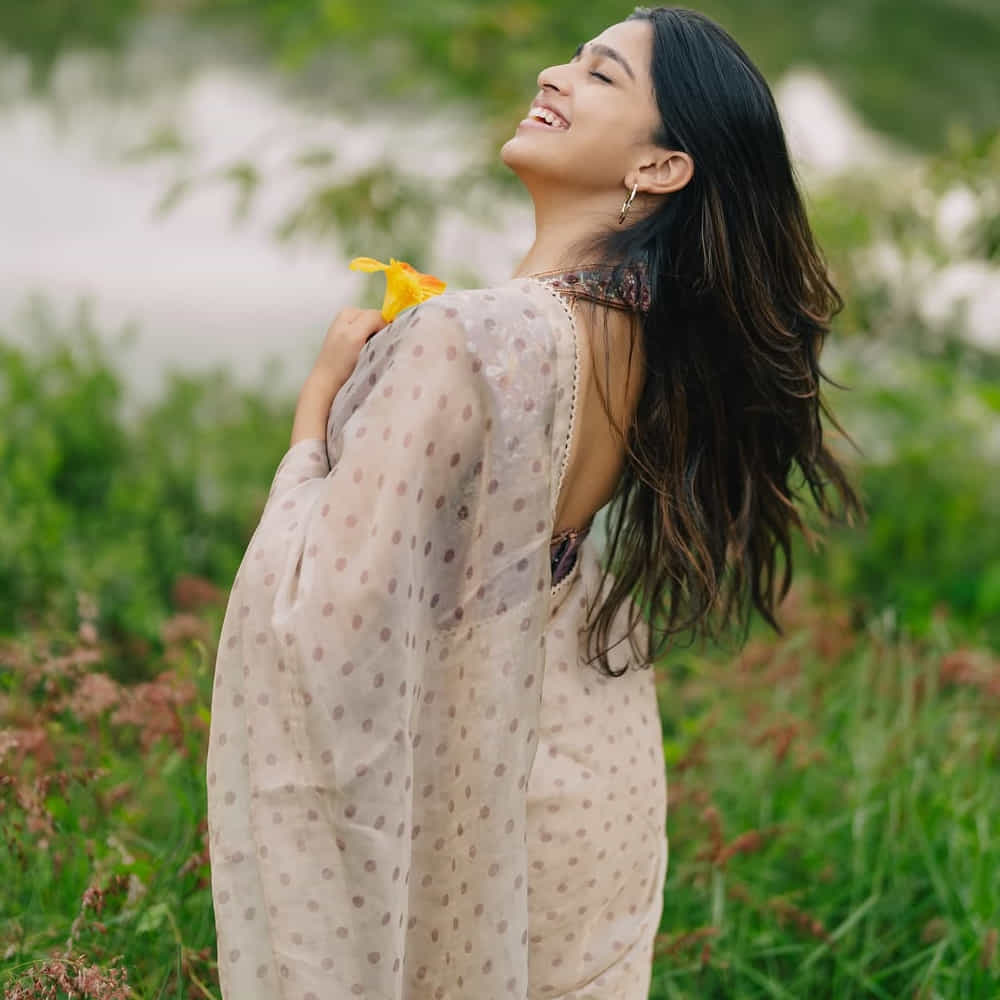 మ్యాడ్ సినిమాతో తెలుగు తెరకు పరిచయమైంది. ఫస్ట్ మూవీతో అందం, అభినయంతో కట్టిపడేసింది. ఇక ఇటీవల 8 వసంతాలు సినిమాతో నటిగా మంచి మార్కులు కొట్టేసింది. ఎలాంటి అంచనాలు లేకుండా విడుదలైన ఈ మూవీ బాక్సాఫీస్ వద్ద సూపర్ హిట్ అయ్యింది.