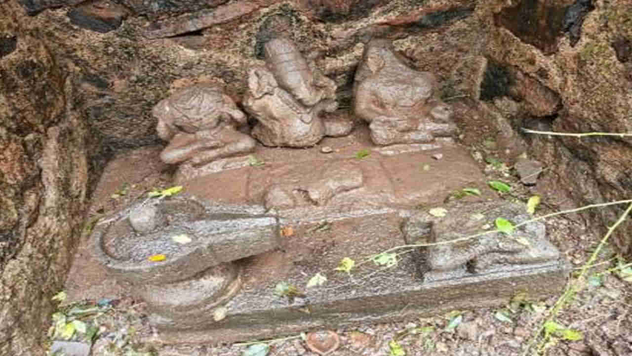 Watch: రోడ్డు మరమ్మతులు చేస్తుండగా వింత శబ్ధాలు.. బయటపడిన 250 ఏళ్ల నాటి ఆలయం ..