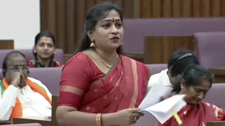 రాజకీయ కక్షపూరిత కేసులపై వాడి వేడి చర్చ.. హోంమంత్రి అనిత రియాక్షన్ ఇదే.. రాజకీయ కక్షపూరిత కేసులపై వాడి వేడి చర్చ.. హోంమంత్రి అనిత రియాక్షన్ ఇదే..