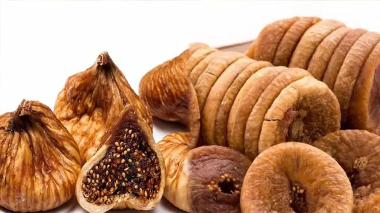 మీకు మలబద్ధకం సమస్య ఉంటే ప్రతిరోజూ రాత్రి పడుకునే ముందు రెండు అంజీర్ పండ్లను పాలలో కలిపి తాగాలి. ఇది మలబద్ధకం సమస్య నుంచి బయటపడటానికి చాలా సహాయపడుతుంది.