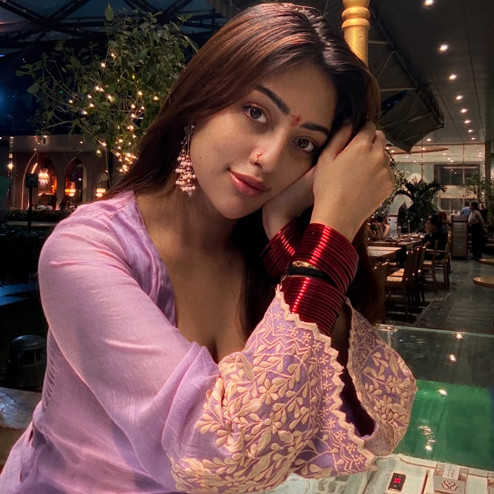 ఆ తర్వాత, 2016లో "యాక్షన్ హీరో బిజు" అనే మలయాళ చిత్రంలో హీరోయిన్ గా నటించింది. అదే సంవత్సరంలో తెలుగులో "మజ్ను" చిత్రంలో నాని సరసన నటించి, తెలుగు ప్రేక్షకులకు పరిచయమైంది. ఈ చిత్రంలో ఆమె నటనప్రేక్షకులను మెప్పించింది.