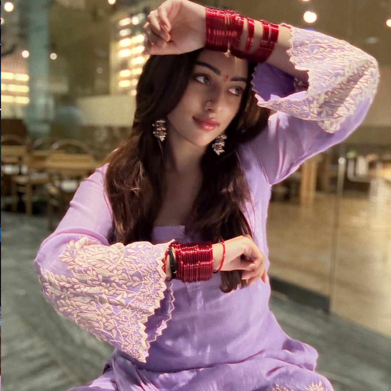 అను ఇమ్మాన్యుయేల్ గుర్తుందా.? తెలుగులో ఈ బ్యూటీ చేసింది కొన్ని సినిమాలే అయినా తన అందంతో కట్టిపడేసింది. , ఈ బ్యూటీ తెలుగు, తమిళం, మలయాళ చిత్రాలలో నటించింది. ఈ వయ్యారి భామ 1997 మార్చి 28న అమెరికాలో జన్మించింది. టెక్సాస్‌లోని డల్లాస్‌లో పెరిగింది.