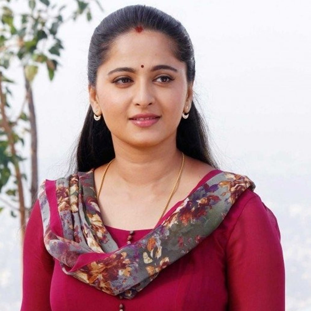 అన్నింటికీ మించి హిట్ పెయిర్ కావాలనుకుంటే కల్కి 2 బెస్ట్ ఆప్షన్ అనుష్క శెట్టి కూడా అవ్వొచ్చు. బాహుబలిని మించిన కథ వస్తే.. ప్రభాస్‌తో నటిస్తానని ఈ మధ్యే చెప్పారు స్వీటీ.కల్కి 2లో దీపిక స్థానాన్ని భర్తీ చేయబోయే హీరోయిన్ ఎవరైనా.. ప్రభాస్ కటౌట్‌ను కూడా దృష్టిలో పెట్టుకోవాల్సిందే. 