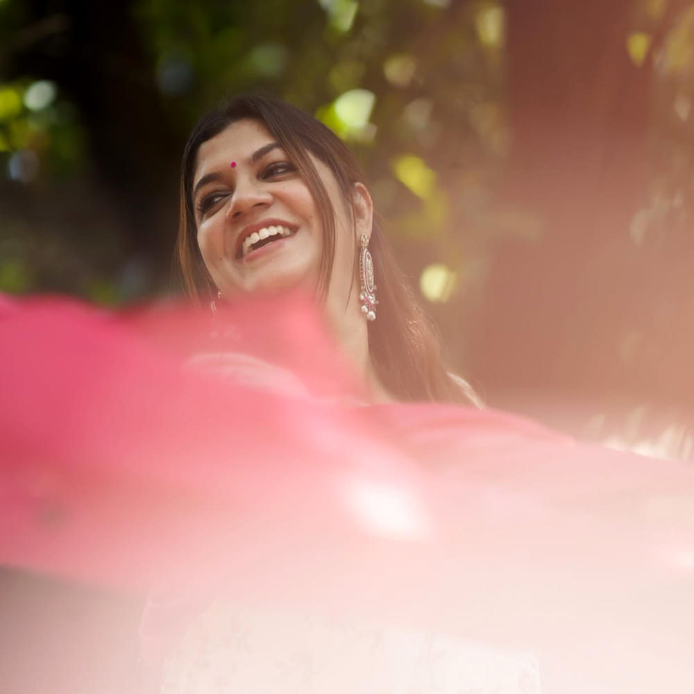 ఈ మధ్యకాలంలో హీరోయిన్ సినిమాల్లో గ్లామర్ షోలకంటే నటనకు ప్రాధాన్యత ఉన్న పాత్రలను ఎం ఎంచుకుంటూ సినిమాలు చేస్తున్నారు. పాన్ ఇండియా సినిమాల హవా నడుస్తుండటంతో హీరోయిన్స్ కూడా పాన్ ఇండియా రేంజ్ లో ప్రేక్షకులను ఆకట్టుకునేలా తమ నటనతో మెప్పిస్తున్నారు.