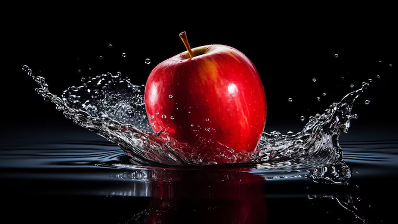 యాపిల్స్లో యాంటీఆక్సిడెంట్లు, ఇతర పోషకాలు పుష్కలంగా ఉంటాయి. ఇవి ఆరోగ్యానికి మేలు చేస్తాయి. టైప్ 2 డయాబెటిస్, రక్తంలో చక్కెరలను నియంత్రిస్తుంది. సైనస్, ఉబ్బసం తదితర శ్వాస ఇబ్బందులను సైతం నివారిస్తుంది. క్యాన్సర్కు వ్యతిరేకంగా పోరాడటంలో యాపిల్ ఎంతో కీలకం.