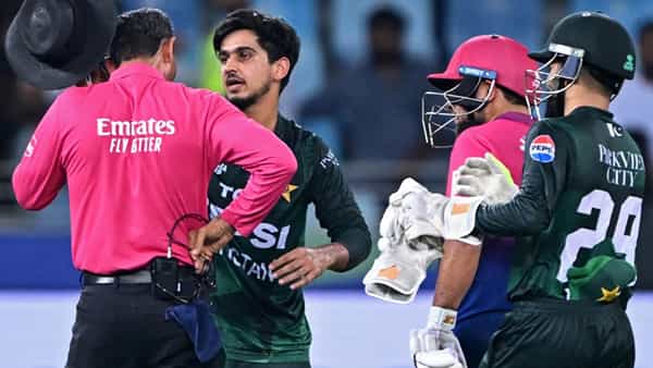 Asia Cup 2025 : మ్యాచ్లో షాకింగ్ ఘటన.. ఫీల్డర్ విసిరిన బంతి దెబ్బకు అంపైర్కు తీవ్ర గాయం... కావాలనే కొట్టారా ?