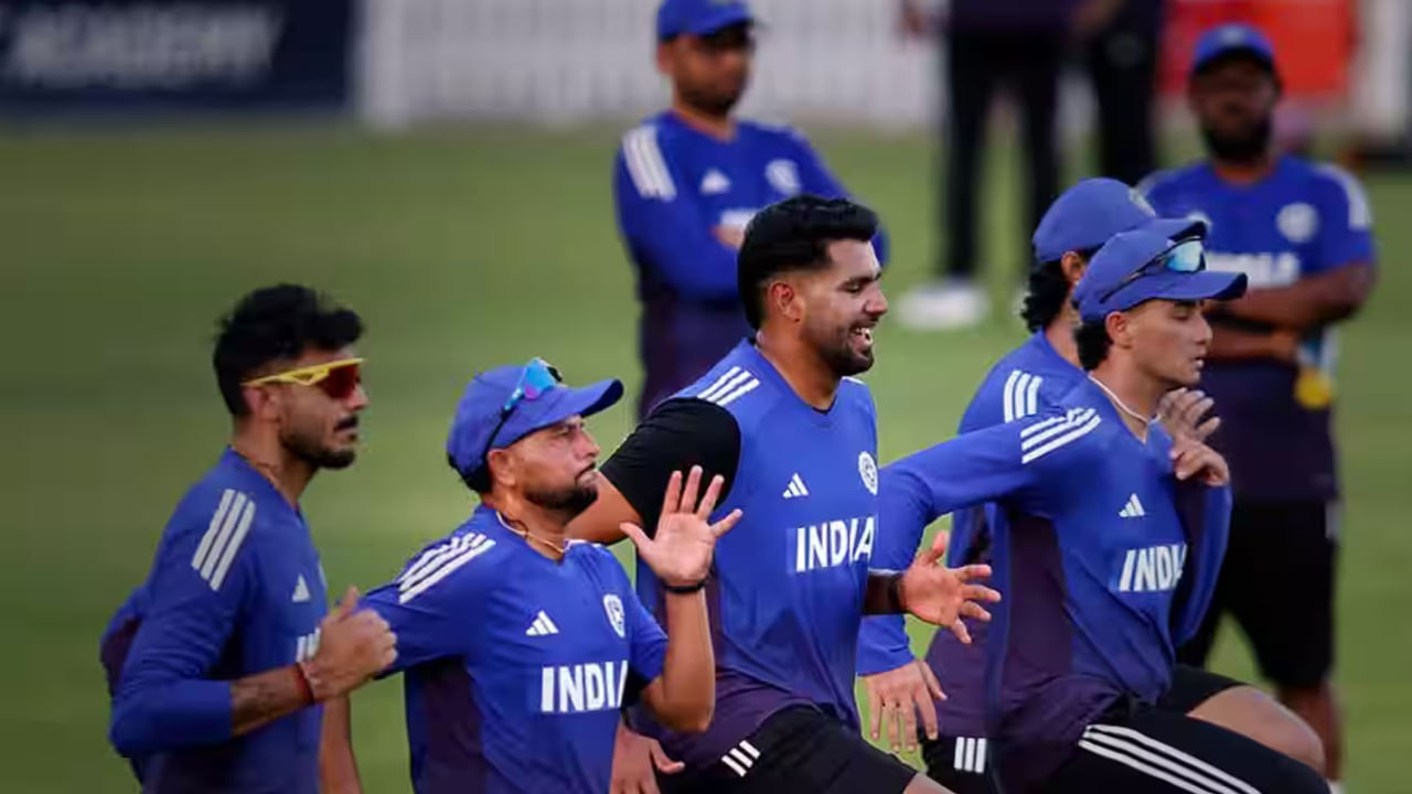 ఆసియా కప్లో అత్యంత విజయవంతమైన జట్టు పేరు ఏదని అడిగితే, సమాధానం టీం ఇండియా అని వస్తుంది. కానీ విజయవంతమైన జట్టు కూడా ప్రమాదాలను ఎదుర్కొంటుంది. 2025 ఆసియా కప్లో, భారత జట్టుకు ఉన్న ఏకైక ప్రమాదం గురించి మనం మాట్లాడబోతున్నాం.